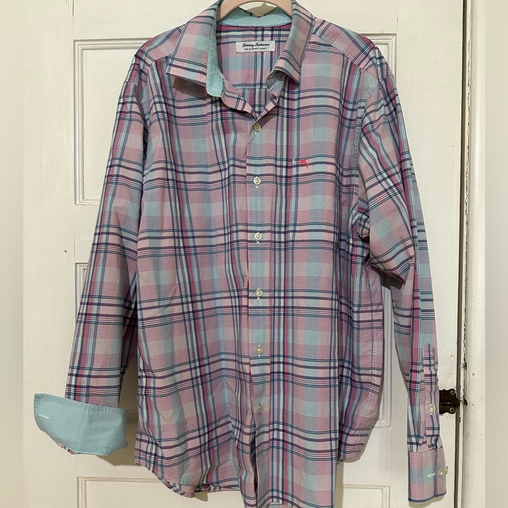 Tommy Bahama button down shirt. The Newport Coast Collection. Worn maybe 5x.szL